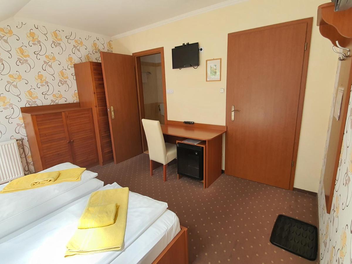 Platan Szallashely Hotel Sándorfalva Eksteriør billede