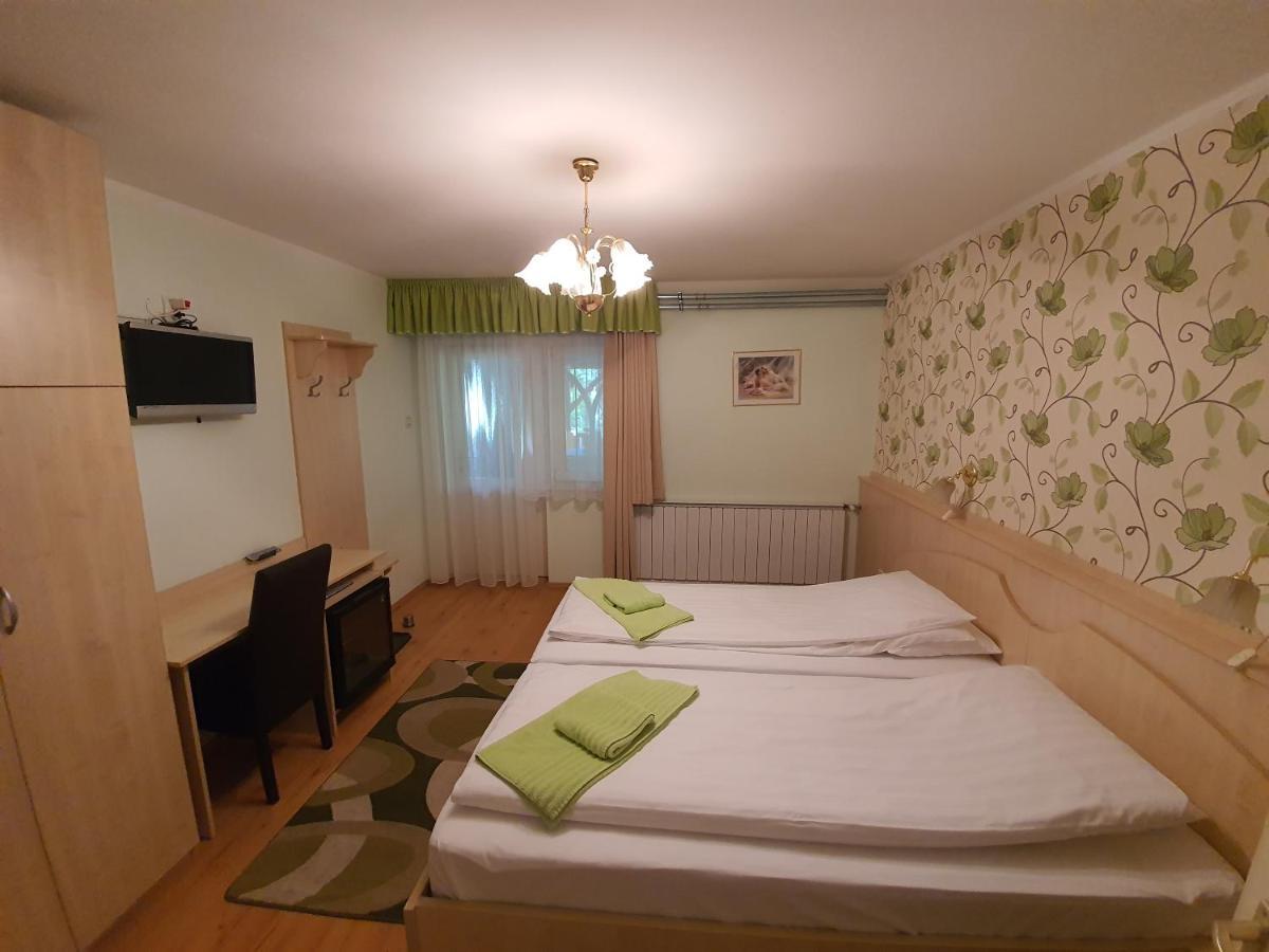 Platan Szallashely Hotel Sándorfalva Eksteriør billede