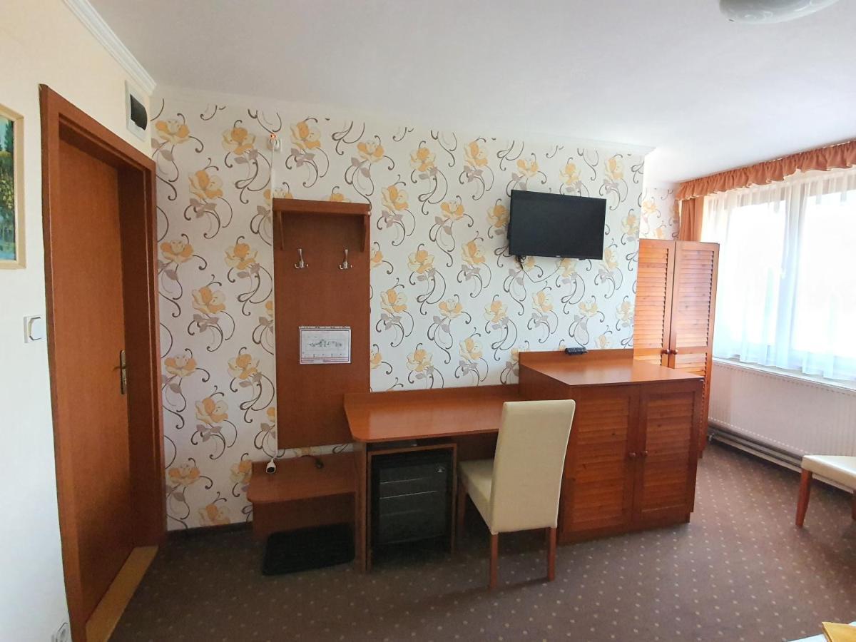 Platan Szallashely Hotel Sándorfalva Eksteriør billede