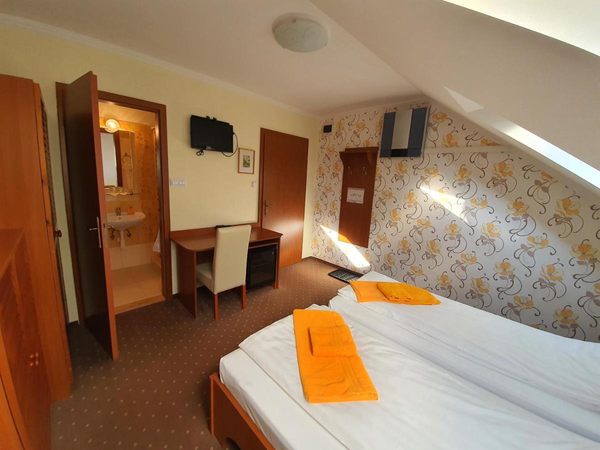Platan Szallashely Hotel Sándorfalva Eksteriør billede